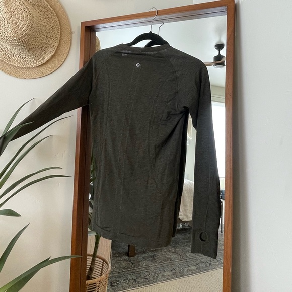 Long sleeves black lululemon shirt dark green size 6 - Picture 2 of 3